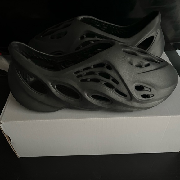 YEEZY FOAM RNNR - Picture 1 of 4
